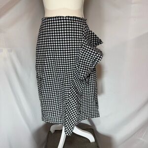 Long checkered skirt. Business. Ruffled.